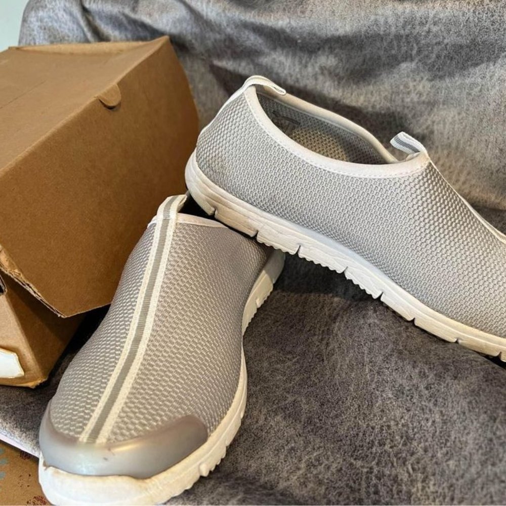 👑 2 for $15 sale!!  Propet Women's Travel Walker Slip On, Silver size 8